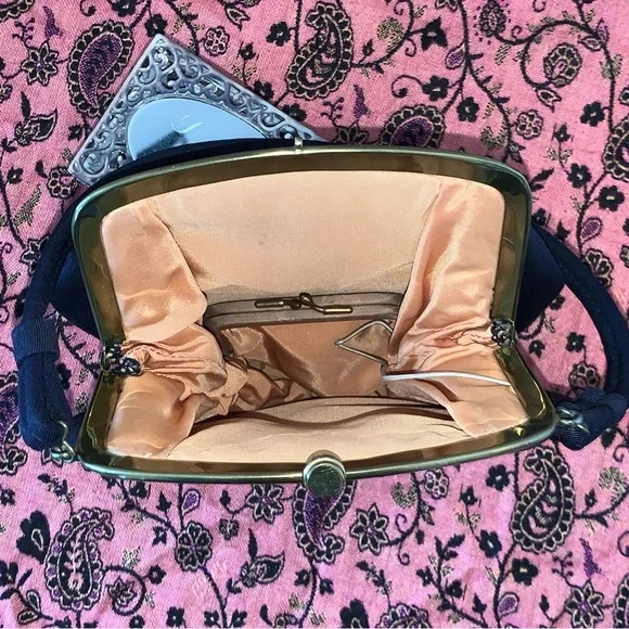 Vintage Elegant Handbag in Midnight Blue - Picture 12 of 15